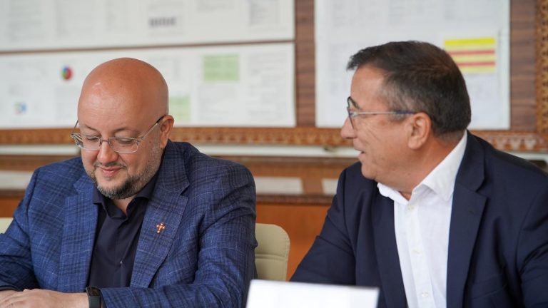 Constantin Rădulescu mai semnează un contract de finanțare: 11 milioane de euro pentru modernizarea Școlii Speciale Bistrița!
